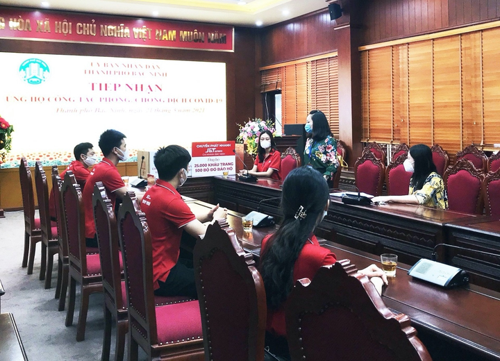 Chuyển phát nhanh J&T Express tiếp sức cùng Việt Nam chống dịch COVID-19 - 2