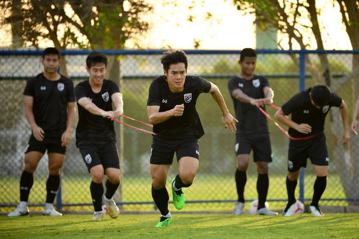 Truyền thông Thái Lan tiếp tục kêu gọi sa thải HLV Nishino - 2