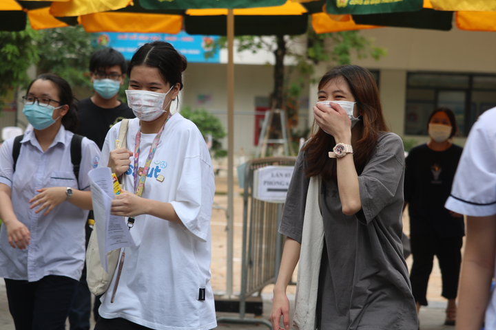 Đề tiếng Anh 'siêu dễ', thí sinh Hà Nội tự tin đạt điểm 9,10 - 1