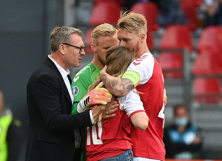 Eriksen chiến thắng tử thần và vẻ đẹp nhân văn của bóng đá - 3