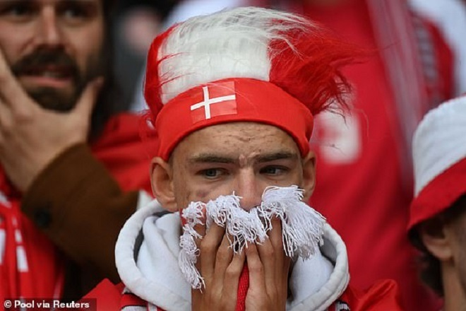 Eriksen đột quỵ: Cầu thủ, khán giả rơi nước mắt cầu nguyện - 8