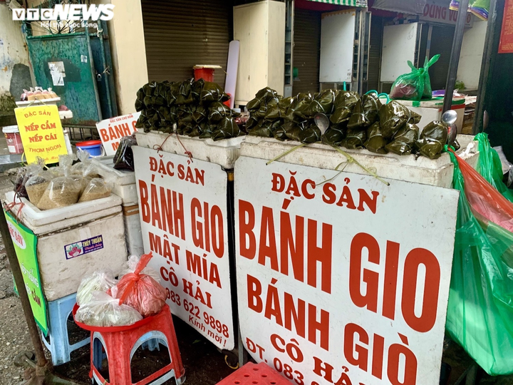 Người Hà Nội tất bật mua sắm đón Tết Đoan Ngọ - 5