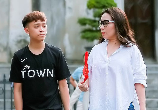 Lùm xùm Phi Nhung và con nuôi: Quản lý lý giải việc giữ cát-sê của Hồ Văn Cường - 1