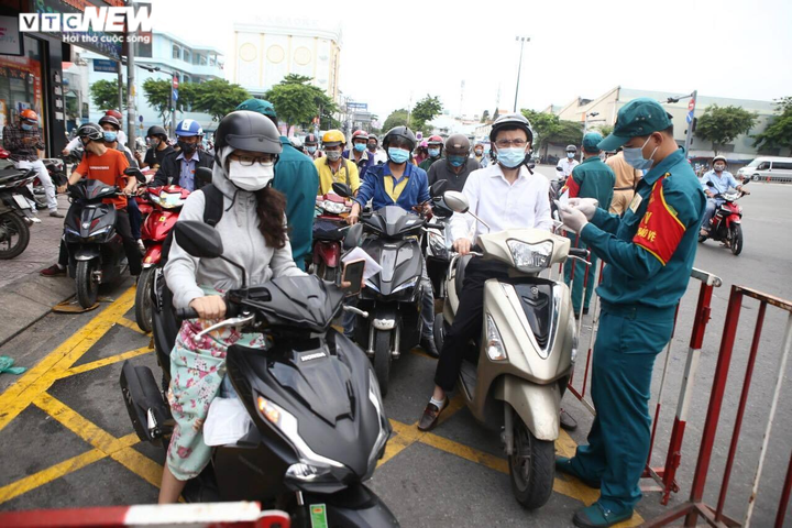 Gỡ 38 chốt kiểm soát dịch COVID-19 tại quận Gò Vấp từ 0h ngày 15/6 - 1