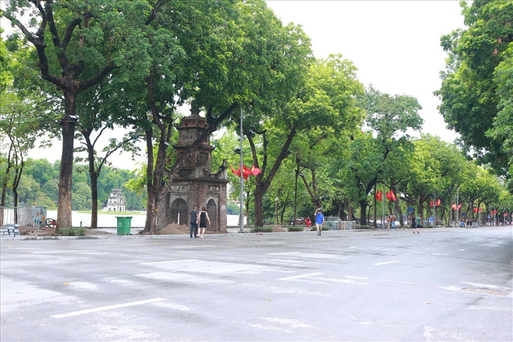 Bắc Bộ ngày nắng, mưa dông xuất hiện vài nơi - 1