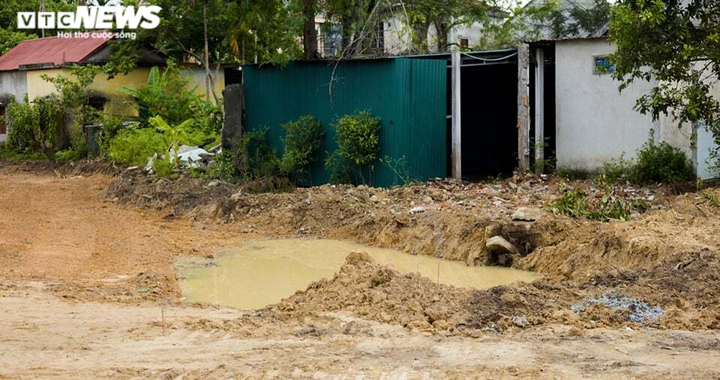 Bé trai chết dưới hố công trình ở Quảng Trị: Công an, viện kiểm sát vào cuộc - 1