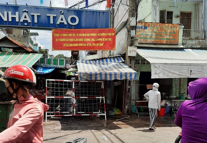 TP.HCM: Phong tỏa tạm thời một phần chợ Nhật Tảo ở quận 10 - 1