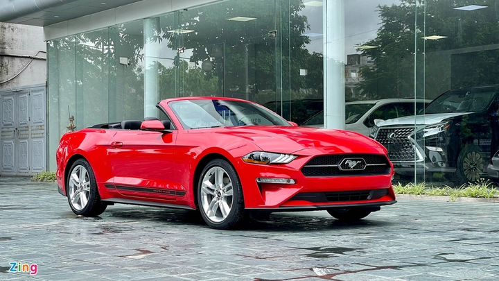 Chi tiết Ford Mustang 2021 phiên bản mui trần tại Việt Nam - 1