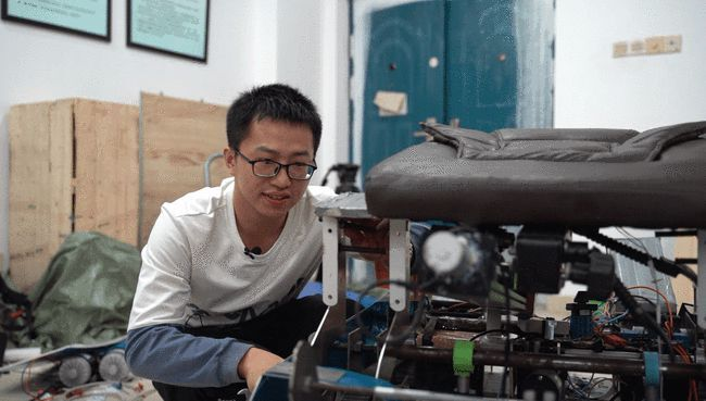 Chàng sinh viên bại não có 8 bằng sáng chế quốc gia - 2
