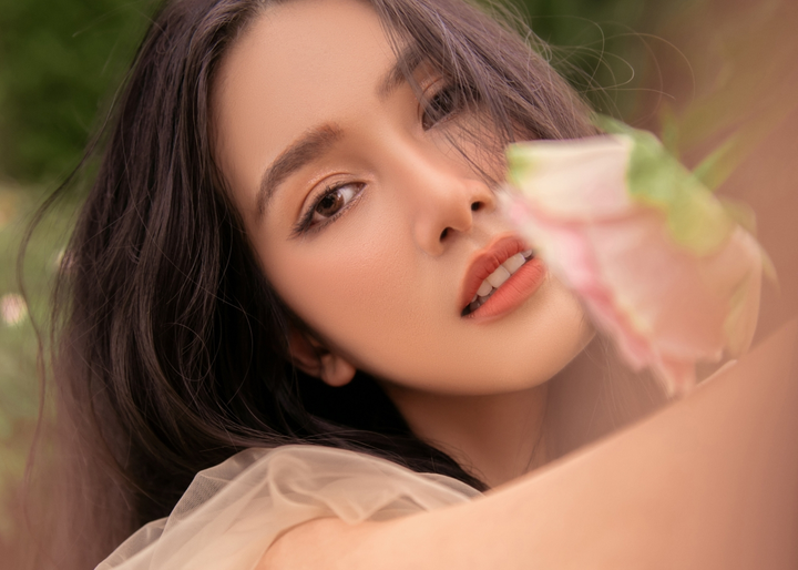 Á hậu Phương Anh đẹp mộng mơ trong bộ ảnh mừng tuổi mới - 8