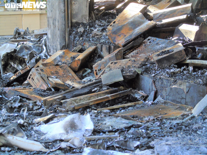 Hình ảnh tan hoang của phòng trà xảy ra hỏa hoạn khiến 6 người chết - 10