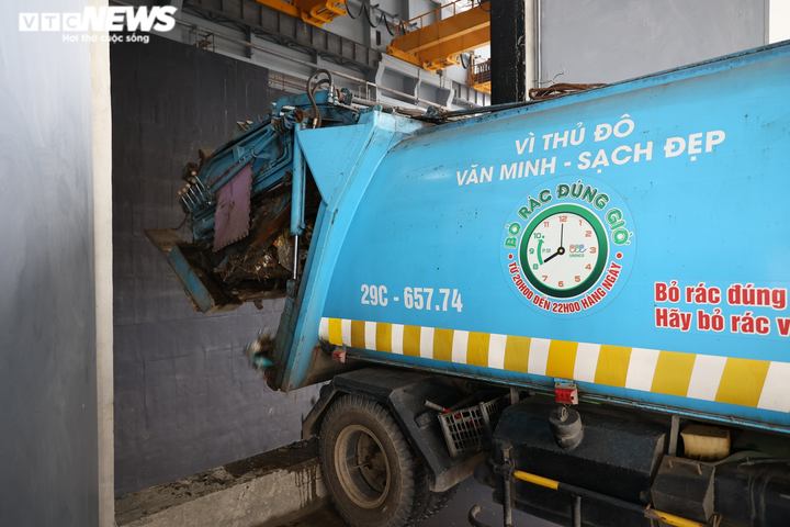 Ảnh: Nhà máy đốt rác 7.000 tỷ đồng lớn nhất Việt Nam vận hành thử nghiệm - 7