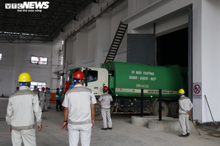 Ảnh: Nhà máy đốt rác 7.000 tỷ đồng lớn nhất Việt Nam vận hành thử nghiệm - 4