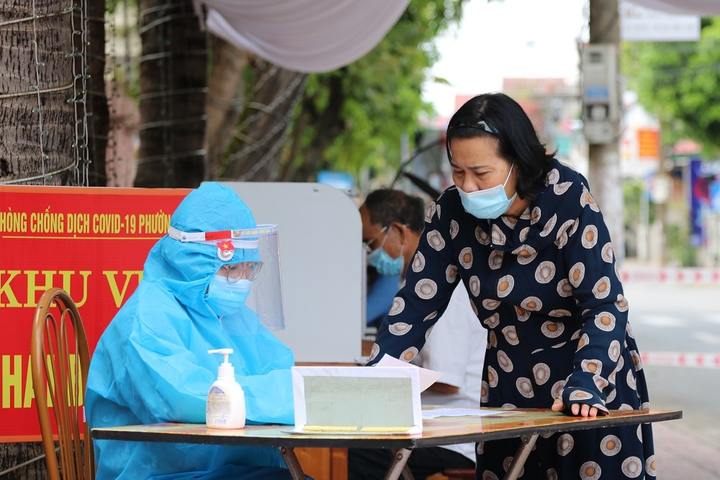 Tìm người liên quan bệnh nhân COVID-19 ở Hà Tĩnh - 1