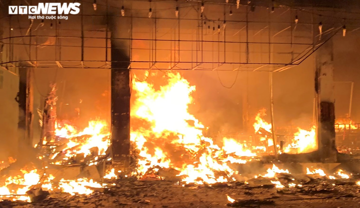 Hình ảnh tan hoang của phòng trà xảy ra hỏa hoạn khiến 6 người chết - 2