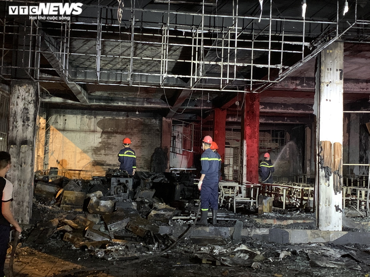 Hình ảnh tan hoang của phòng trà xảy ra hỏa hoạn khiến 6 người chết - 7