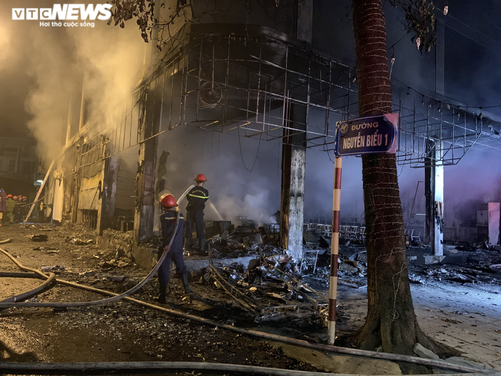 Hình ảnh tan hoang của phòng trà xảy ra hỏa hoạn khiến 6 người chết - 6