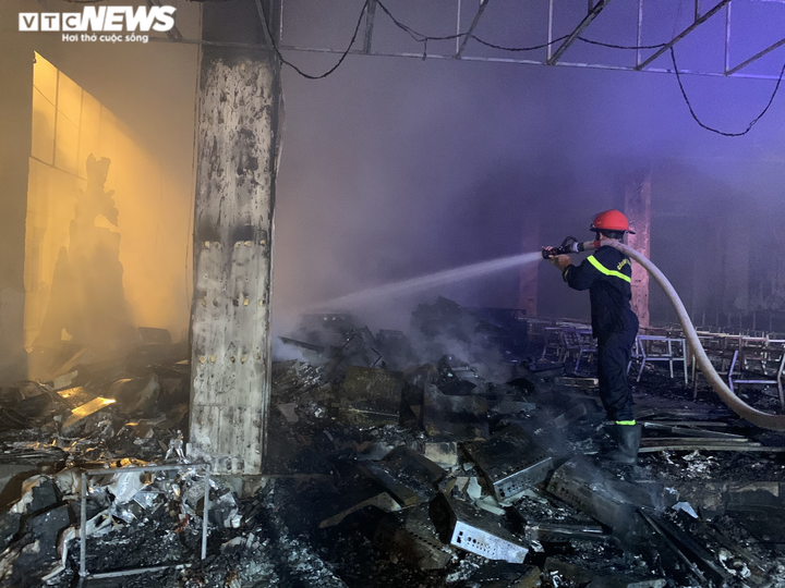 Hình ảnh tan hoang của phòng trà xảy ra hỏa hoạn khiến 6 người chết - 5