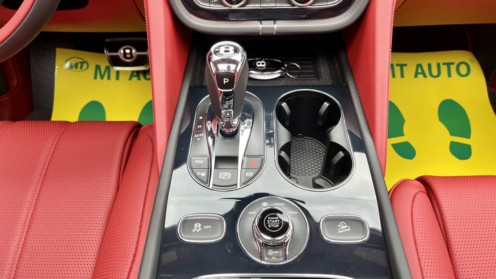 Bentley Bentayga V8 2021 với nội thất màu đặc biệt tại Việt Nam - 22