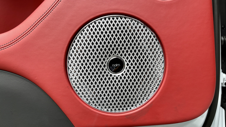 Bentley Bentayga V8 2021 với nội thất màu đặc biệt tại Việt Nam - 19