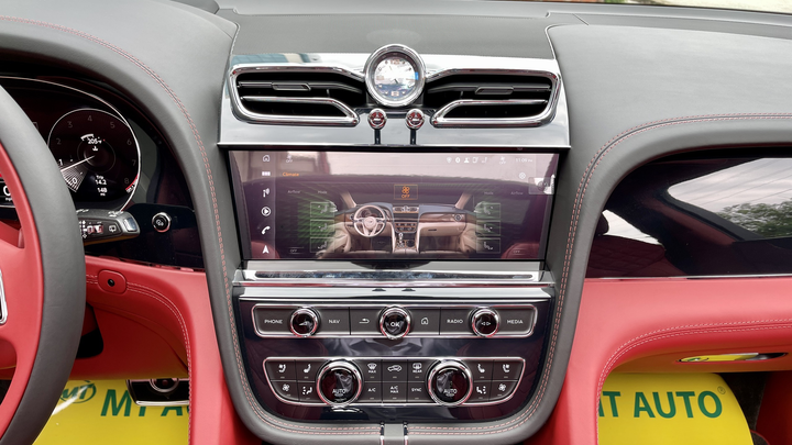 Bentley Bentayga V8 2021 với nội thất màu đặc biệt tại Việt Nam - 14