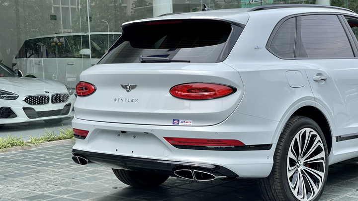 Bentley Bentayga V8 2021 với nội thất màu đặc biệt tại Việt Nam - 6