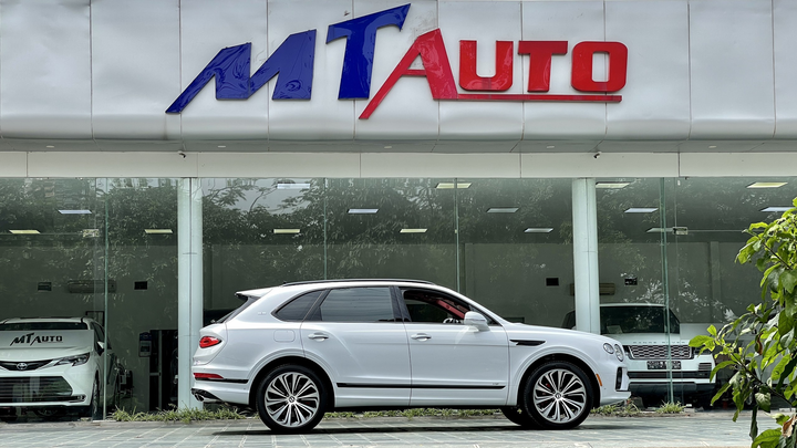 Bentley Bentayga V8 2021 với nội thất màu đặc biệt tại Việt Nam - 4