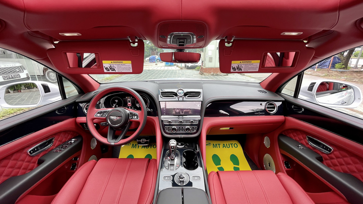 Bentley Bentayga V8 2021 với nội thất màu đặc biệt tại Việt Nam - 12