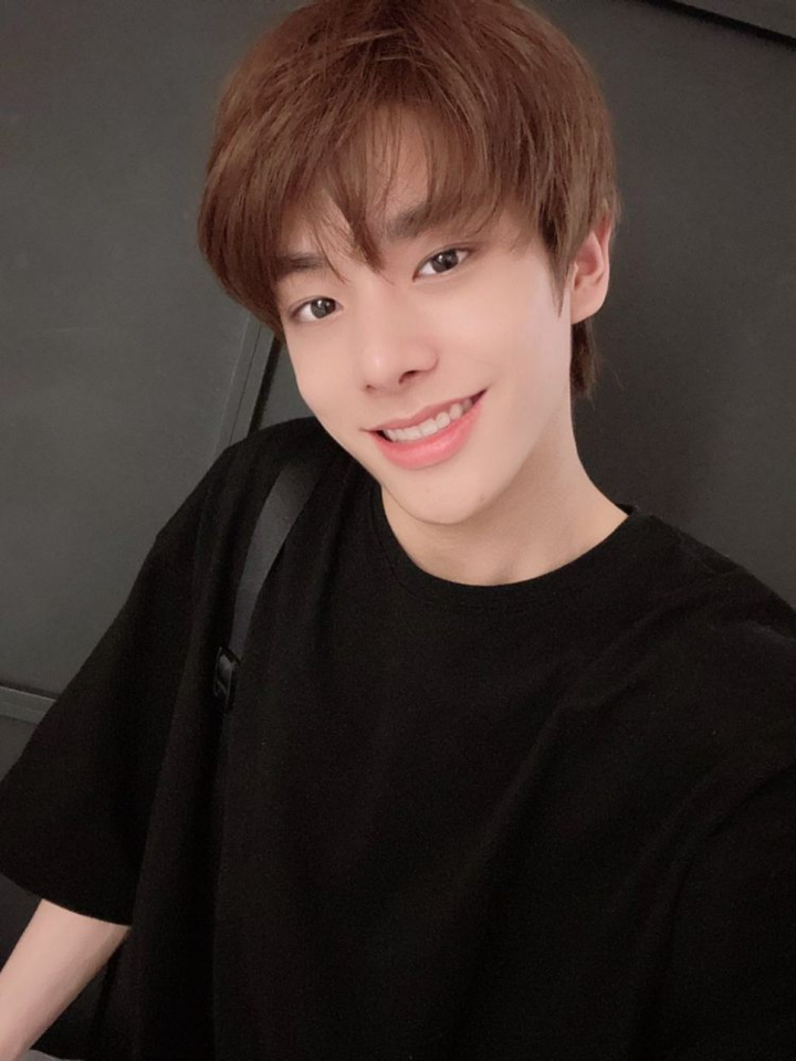 5 ca sĩ thần tượng K-pop có xuất thân giàu có nhất - 4