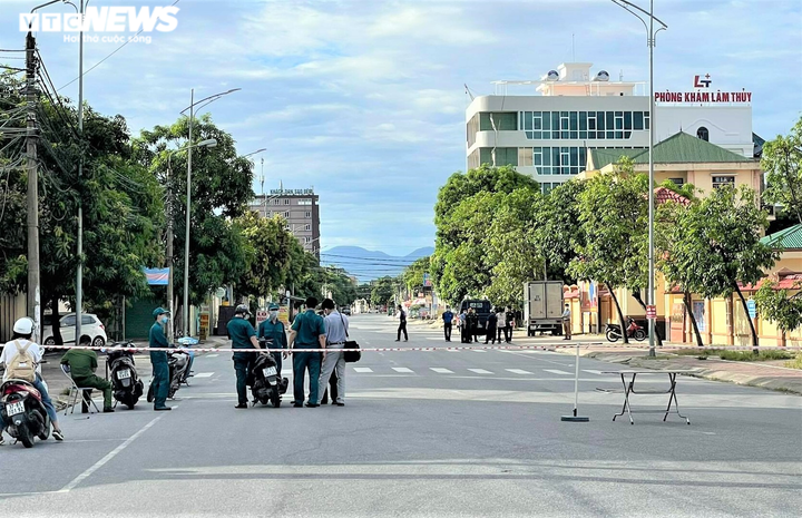 Nghệ An thông báo khẩn tìm người đến các địa điểm liên quan ca mắc COVID-19 - 1