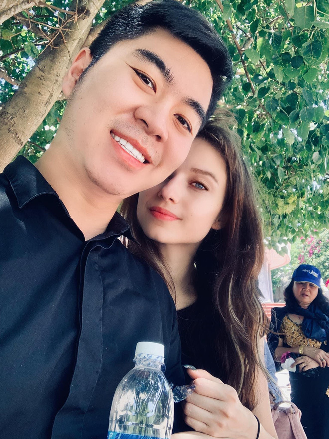 Chàng trai Hà Nội quyết rước nàng mẫu Tây về dinh sau trận đấu bóng đá điện tử - 1