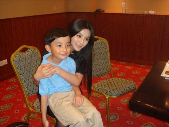 Cha nuôi Lưu Diệc Phi, Phạm Băng Băng: Giàu có, không giữ cát-xê vẫn gây thị phi - 7