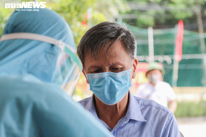 Ảnh: Người dân Hà Tĩnh lấy mẫu xét nghiệm bằng Realtime RT-PCR - 6