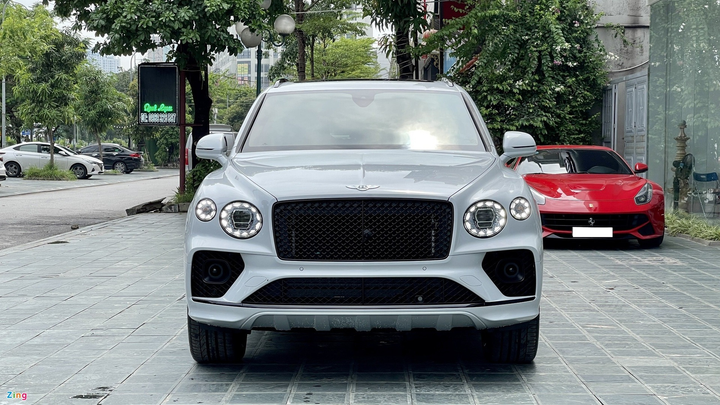 Bentley Bentayga V8 2021 với nội thất màu đặc biệt tại Việt Nam - 10