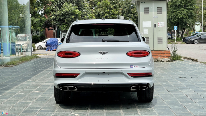Bentley Bentayga V8 2021 với nội thất màu đặc biệt tại Việt Nam - 11