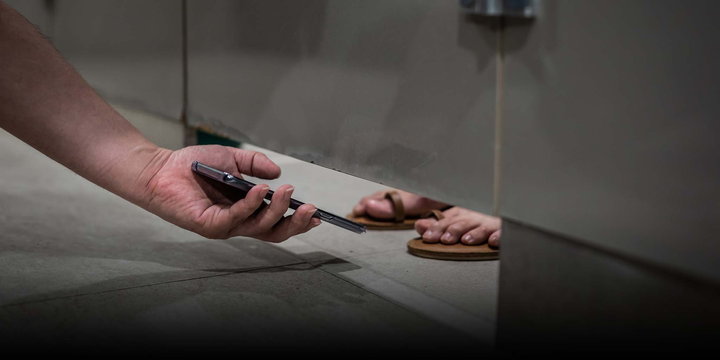 Chồng đánh thuốc, lạm dụng vợ rồi quay clip tung lên web đen - 3