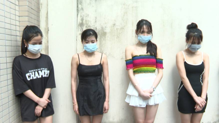 Hà Nội: Bắt quả tang 42 người bay lắc trong quán karaoke giữa mùa dịch COVID-19 - 1