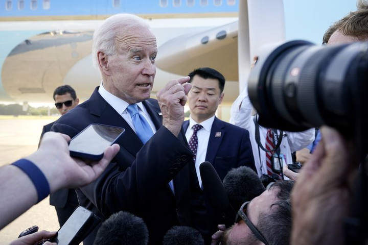 Ông Biden xin lỗi vì nổi nóng với phóng viên - 1