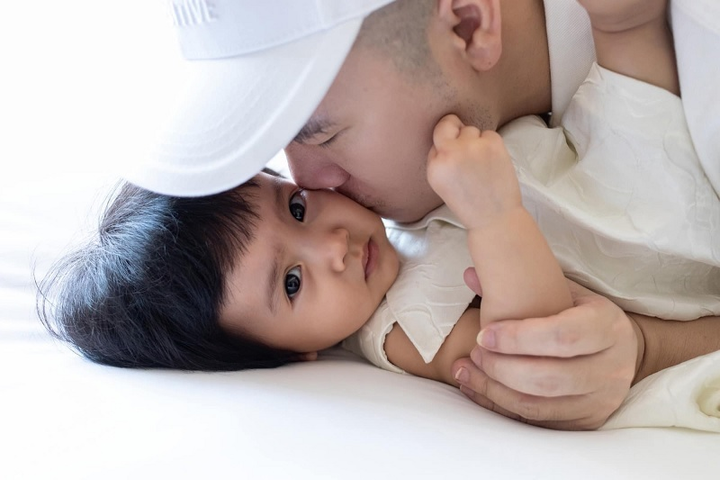 Con nuôi Đỗ Mạnh Cường, từ em bé bị bỏ rơi đến 'công chúa búp bê' - 7