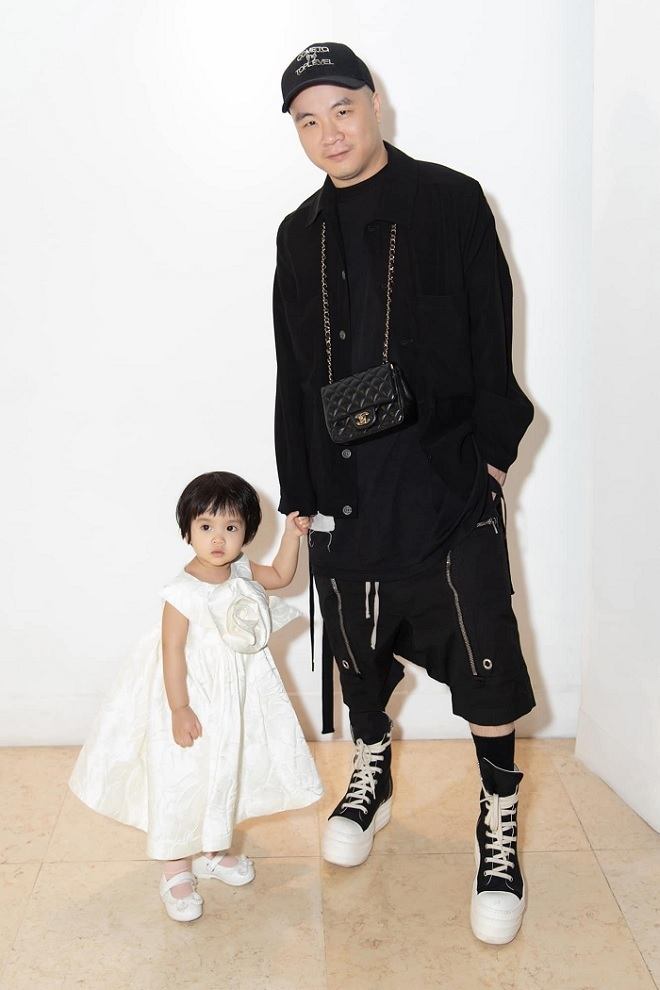 Con nuôi Đỗ Mạnh Cường, từ em bé bị bỏ rơi đến 'công chúa búp bê' - 13