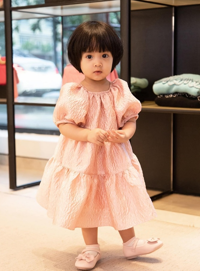 Con nuôi Đỗ Mạnh Cường, từ em bé bị bỏ rơi đến 'công chúa búp bê' - 11