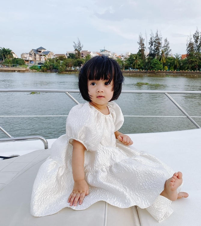 Con nuôi Đỗ Mạnh Cường, từ em bé bị bỏ rơi đến 'công chúa búp bê' - 10