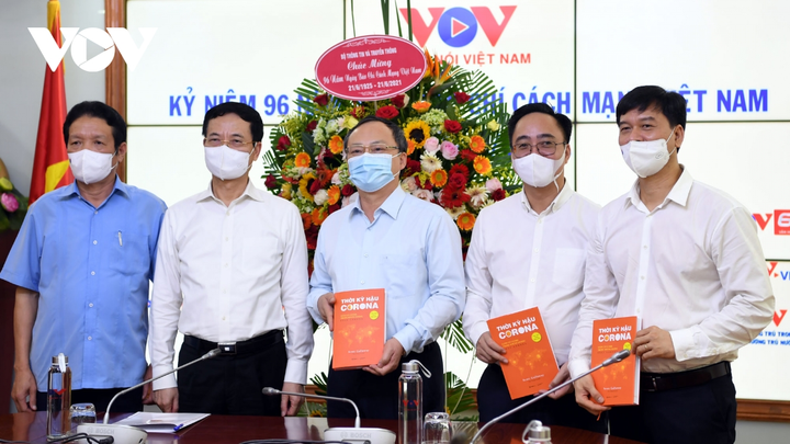 Bộ Thông tin và Truyền thông luôn đồng hành cùng VOV tạo ra bước phát triển mới - 2