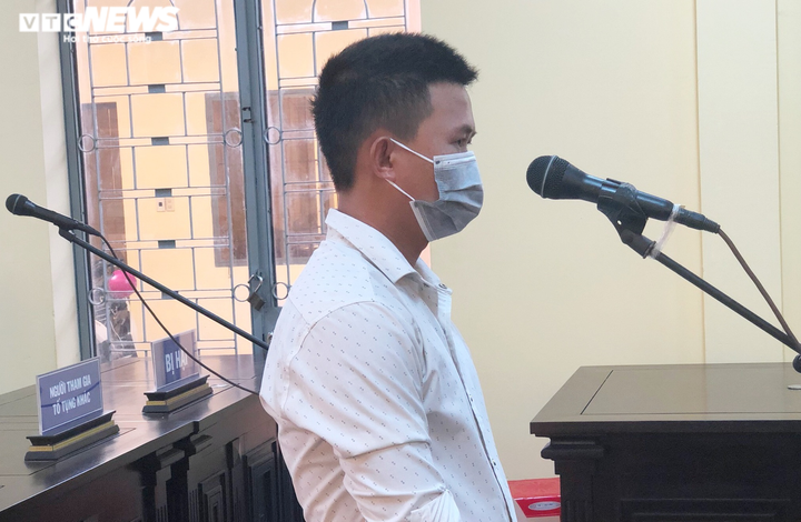 Xét xử vụ nữ sinh lớp 7 ở Bà Rịa - Vũng Tàu tự sinh con trong nhà tắm - 1