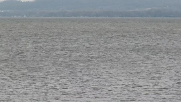 Đang thử nghiệm thiết bị dò sóng âm, kỹ sư phát hiện bí ẩn chết chóc ở hồ nước - 1