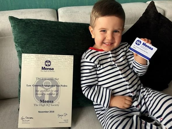 Thần đồng người Anh: Ba tháng biết gọi bố, 14 tháng nói được ba ngôn ngữ - 1