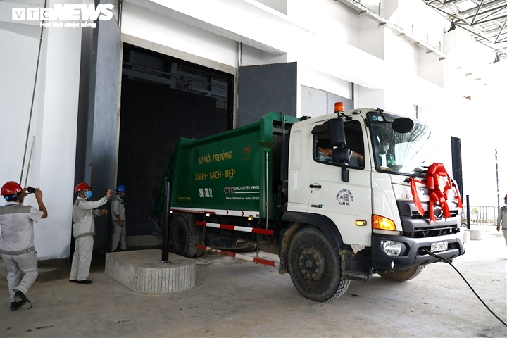 Ảnh: Nhà máy đốt rác 7.000 tỷ đồng lớn nhất Việt Nam vận hành thử nghiệm - 6