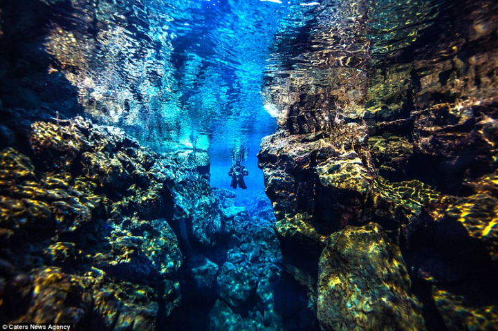 Rãnh nứt 'tử thần’ độc nhất thế giới: Nơi cùng lúc có thể chạm tay tới 2 lục địa - 6