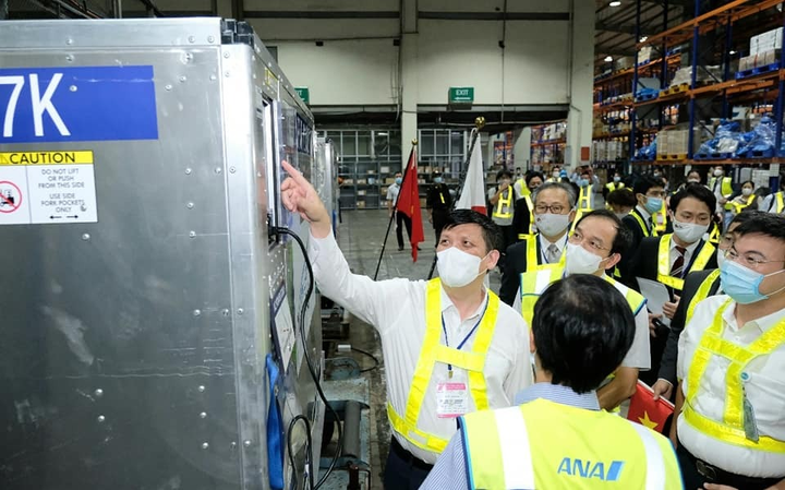 Nhận 800.000 liều vaccine COVID-19, TP.HCM sẽ tiêm cho ai? - 1