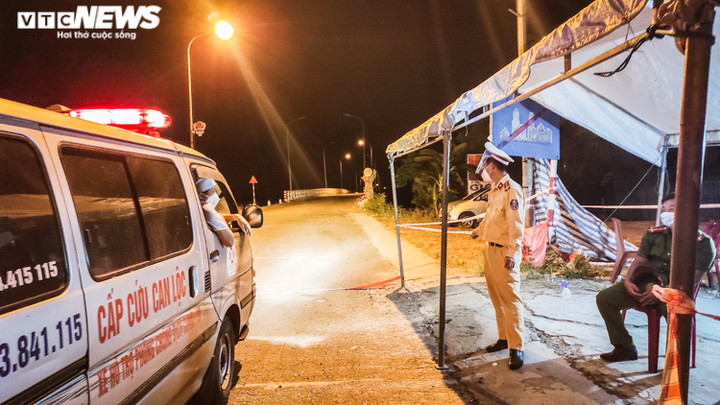 Ảnh: Tiểu thương Hà Tĩnh thức khuya, dậy sớm, vất vả mưu sinh giữa tâm dịch - 5